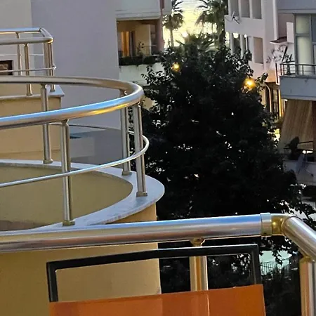 Flora Apartment *