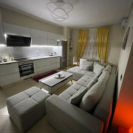 Flora Apartment *